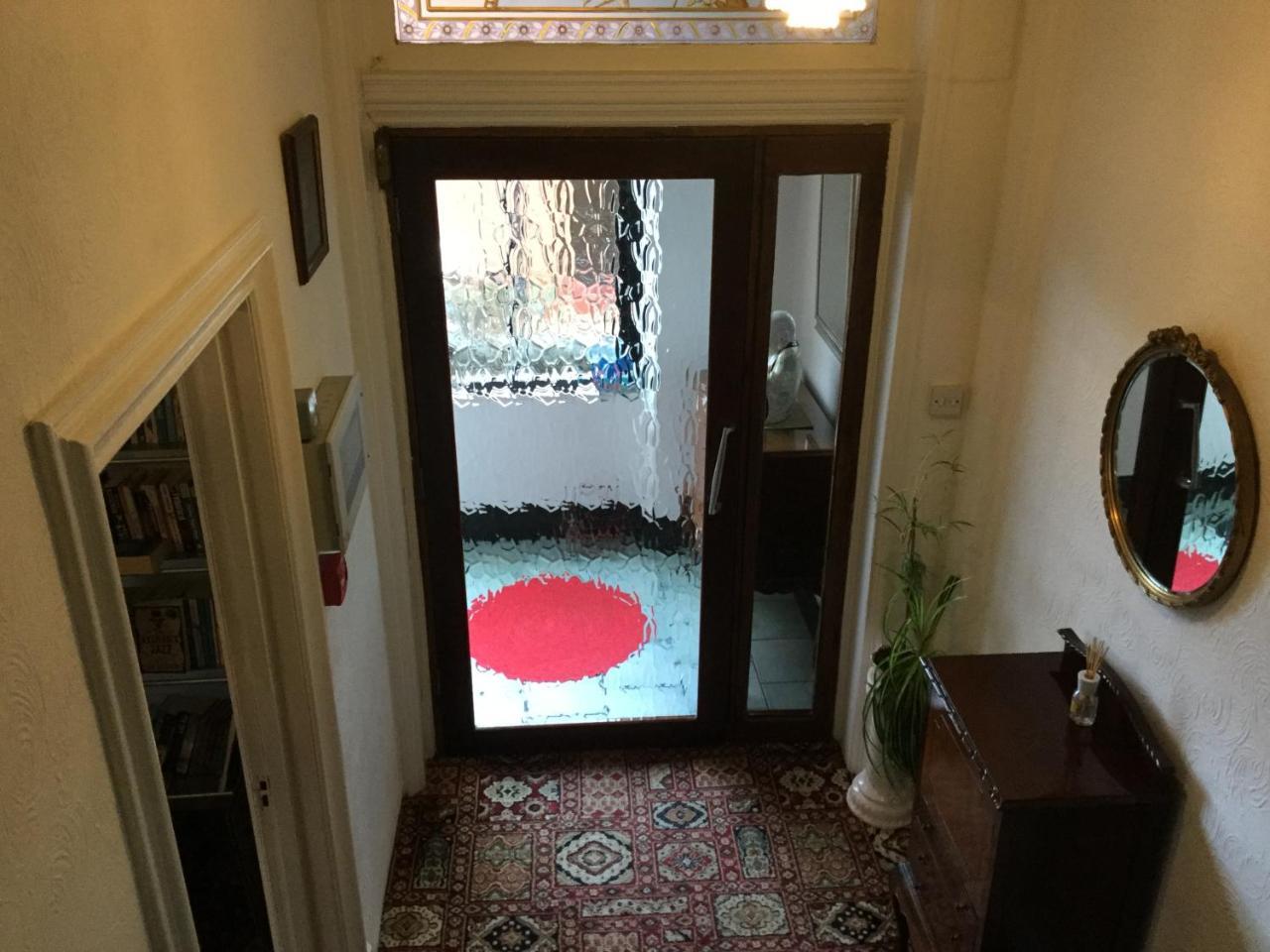 Chimneys Guest House Blackburn  Extérieur photo