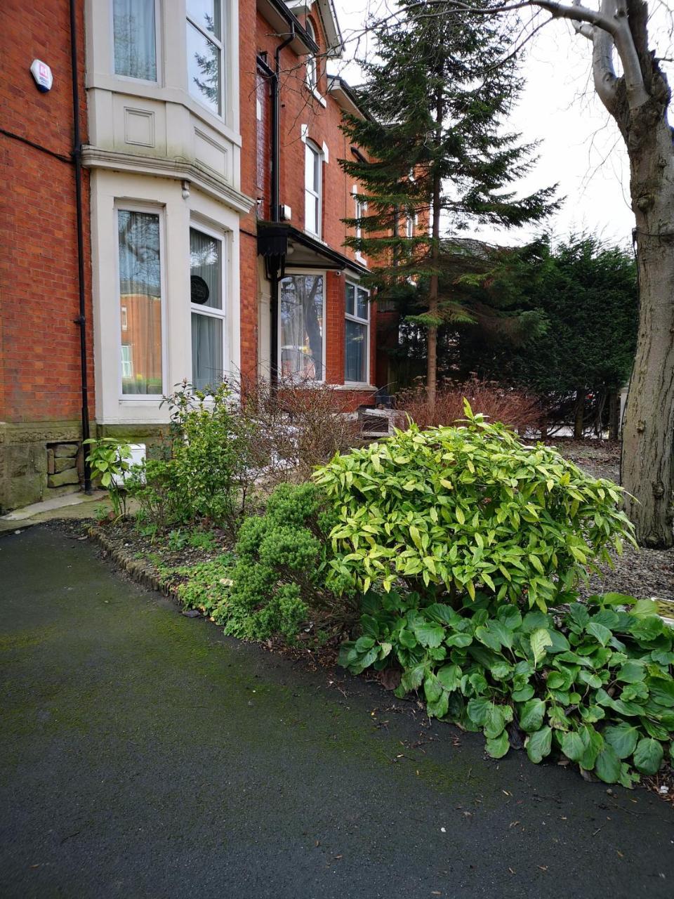 Chimneys Guest House Blackburn  Extérieur photo